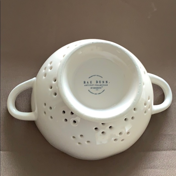 Rae Dunn Organic colander - Picture 3 of 3